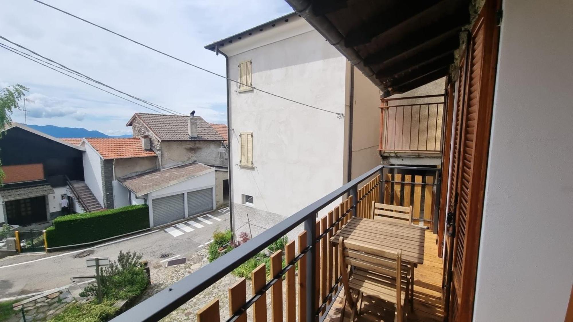Il Rustico Villa Maccagno Exteriör bild